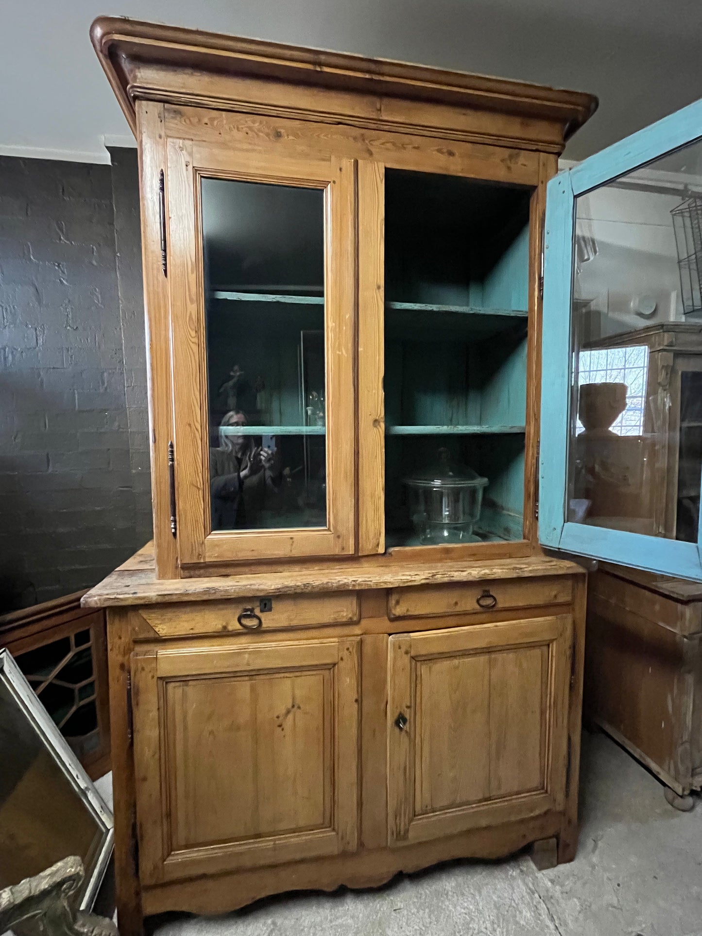 A French storage and display buffet