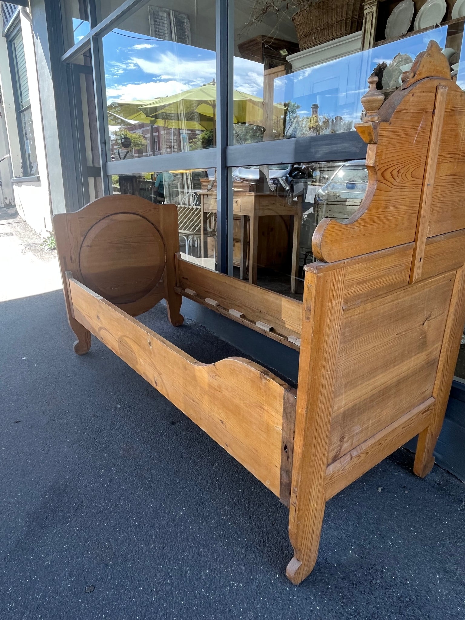 European pine bed