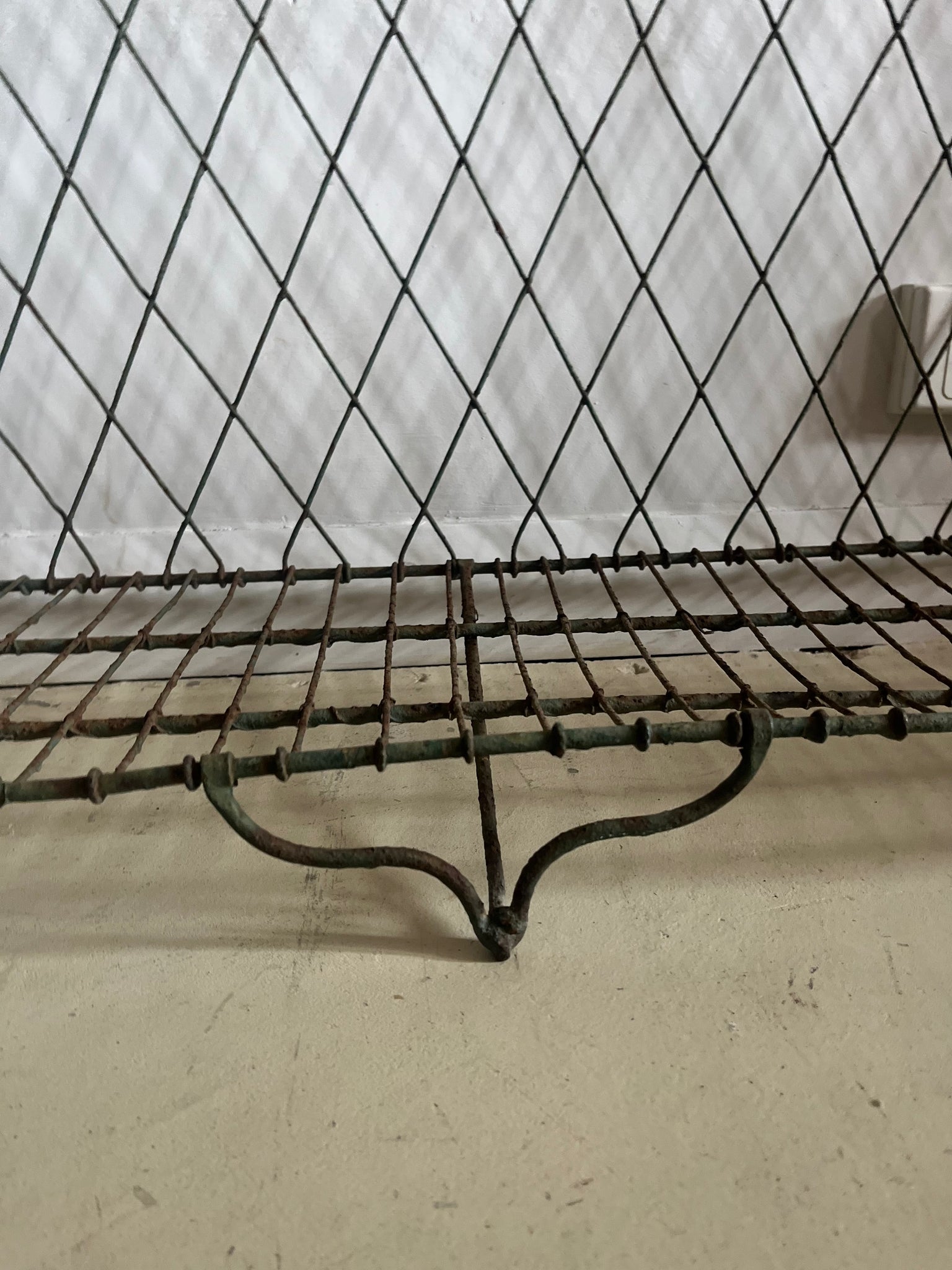 Wire plant stand