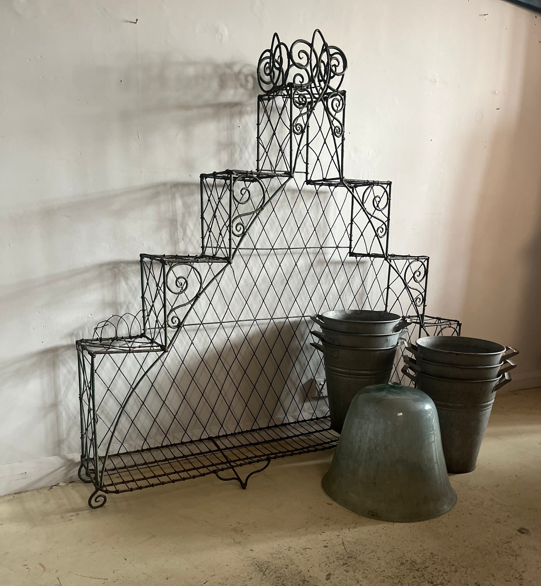 Wire plant stand