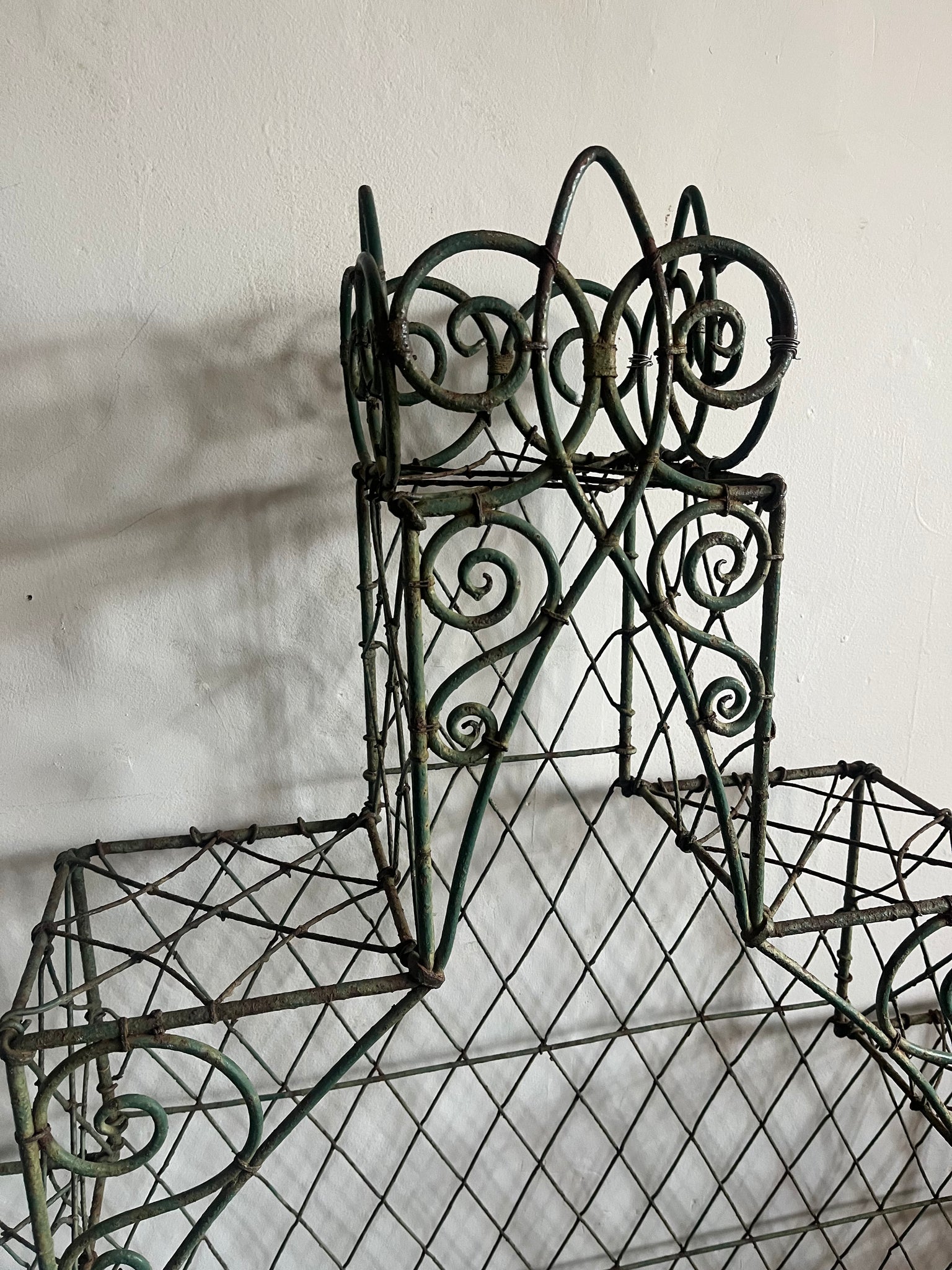 Wire plant stand