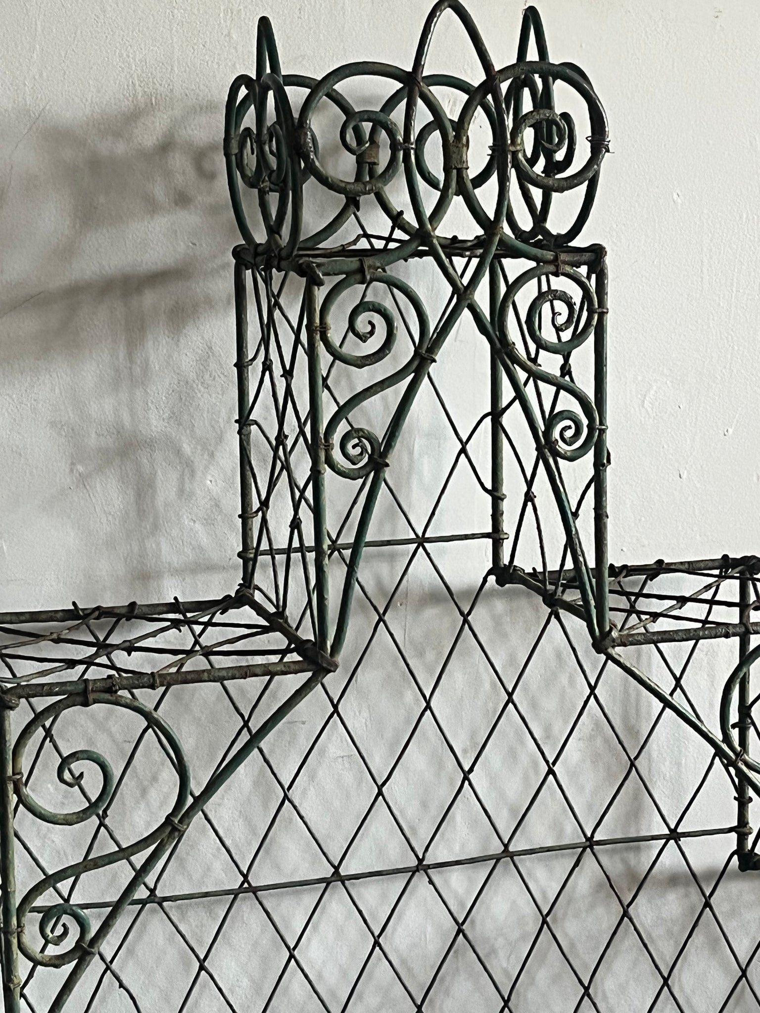 Wire plant stand
