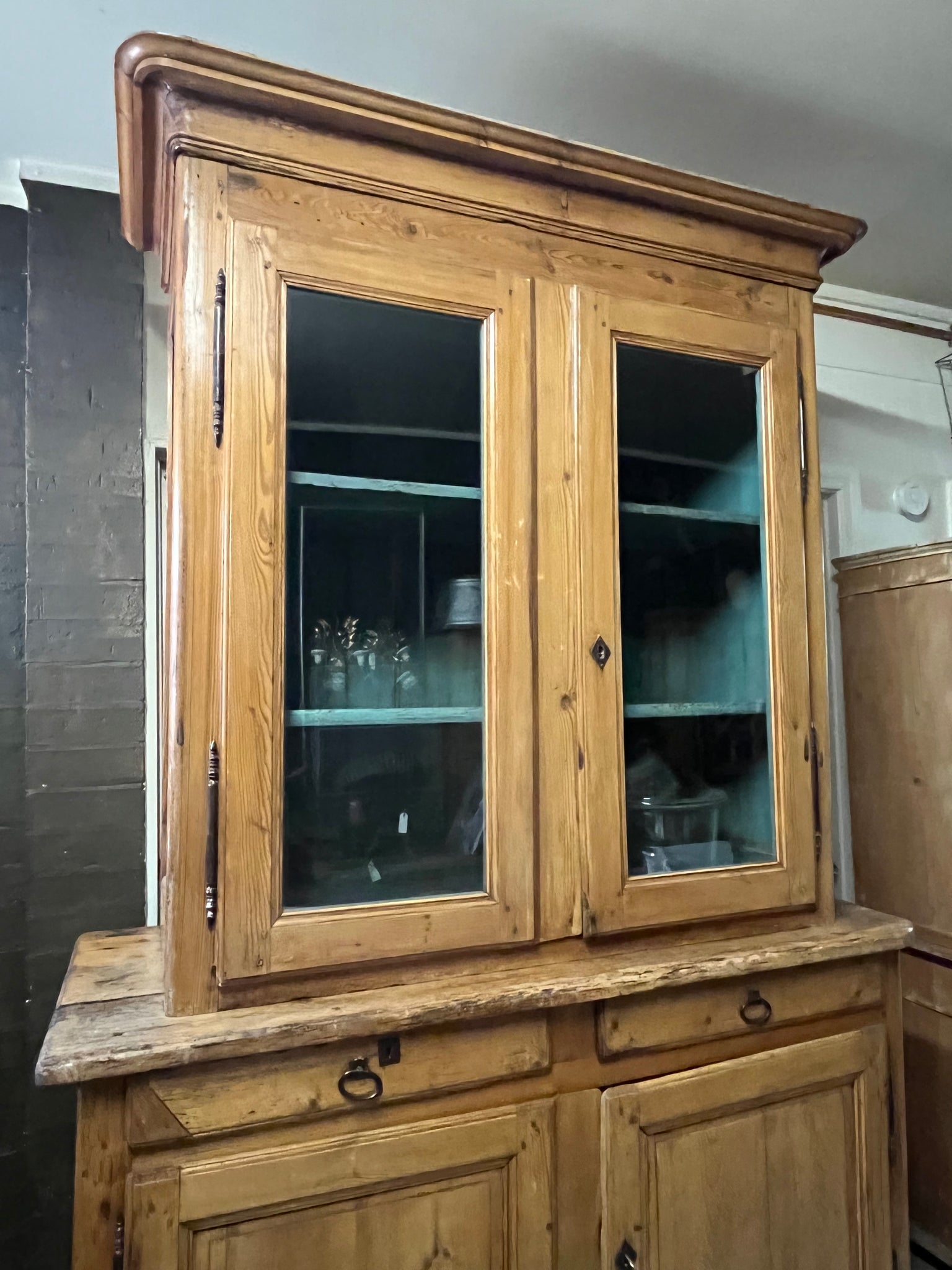 French storage and display buffet